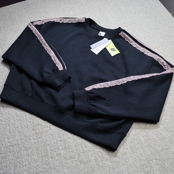 all in motion Tops - All in Motion Airy Sleek Lace Crew Pullover Black Pink Trim Small NWT